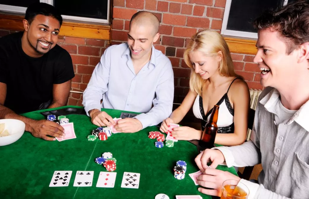 Poker ze znajomymi: czy to hazard i czy jest legalny?