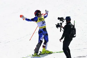AJ Ginnis jako pierwszy poniesie ogień olimpijski przed zimowymi igrzyskami 2026