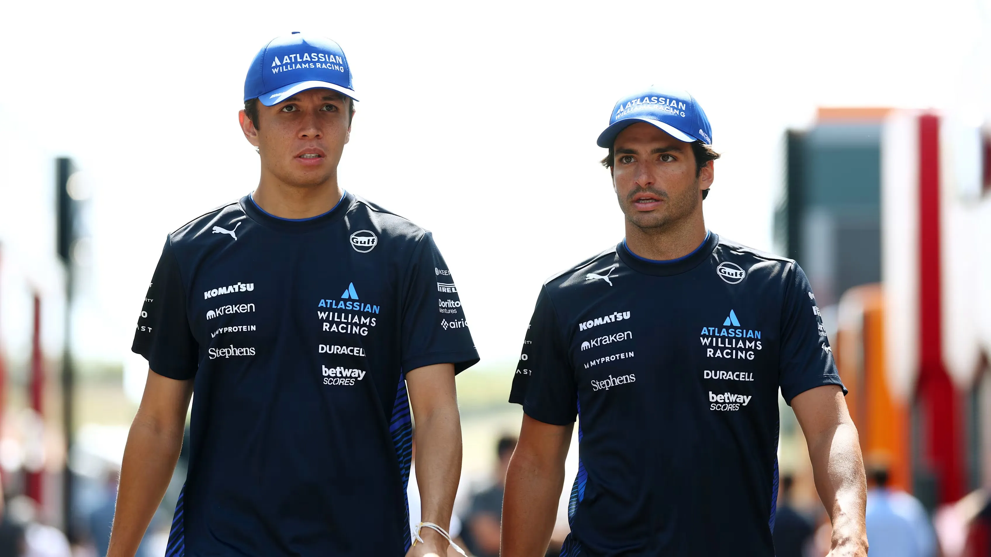 Albon i Sainz mają umowy ważne przez kilka lat