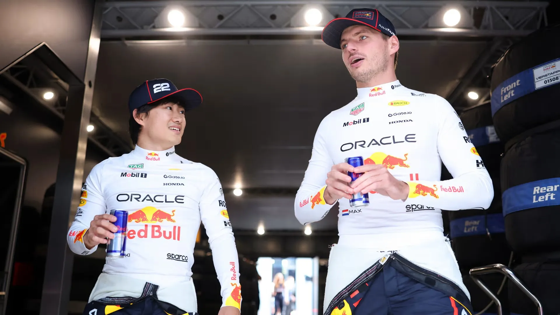 Verstappen ma kontrakt ważny do 2028 roku, natomiast Tsunoda tylko do końca sezonu 2025