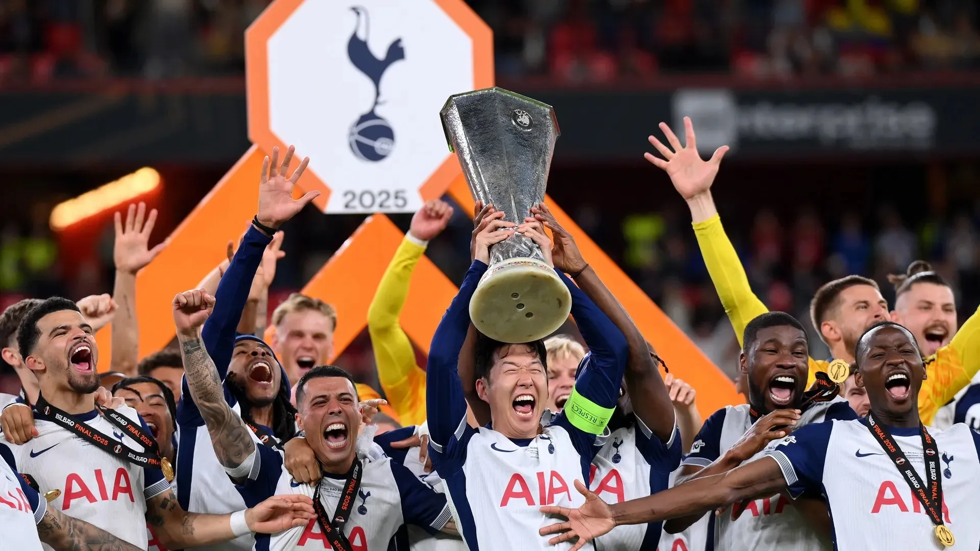 Son jako kapitan Tottenhamu podniósł trofeum za zwycięstwo w Lidze Europy