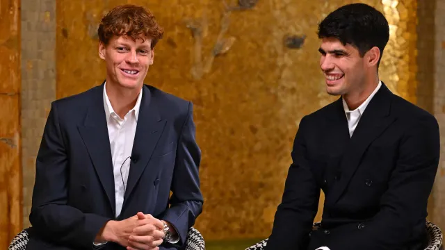 W finale Roland Garros zmierzą się Jannik Sinner oraz Carlos Alcaraz