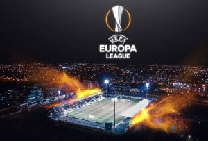 Logo Ligi Europy na tle oświetlonego stadionu piłkarskiego