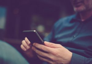 Jakie sygnały sugerują uzależnienie od zakładów wzajemnych Uzależnienie od bukmacherki - jakie zachowania je wskazują?